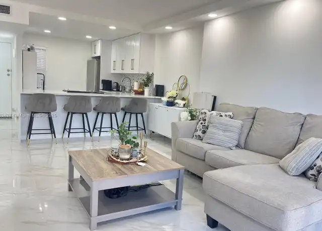 Property at 3101 N Country Club Dr #406, Miami, FL, 33180, 1 bed, 1 bath, [object Object]