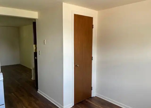 Property at 811 Greenwood Ct, Oshkosh, WI, 54901, 1 bed, 1 bath, [object Object]