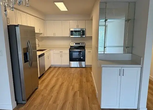 Photo of 520 N Kings Rd, West Hollywood, CA 90048