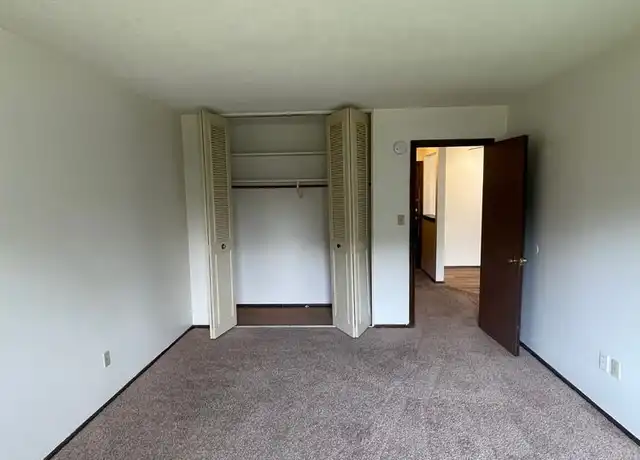 Property at 791 Russell Rd, Waterloo, IA, 50701, 1 bed, 1 bath, [object Object]