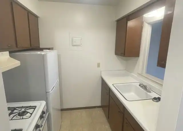 Property at 791 Russell Rd, Waterloo, IA, 50701, 1 bed, 1 bath, [object Object]