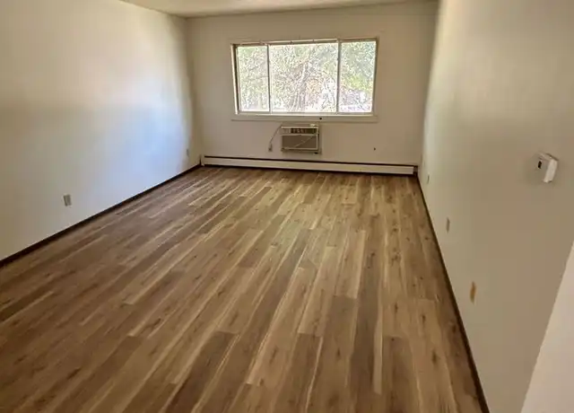 Property at 791 Russell Rd, Waterloo, IA, 50701, 2-3 beds, 1 bath, [object Object]