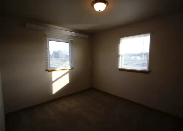 Property at 2109 2nd Ave SW Unit 4, Minot, ND, 58701, 2 beds, 1 bath, [object Object]