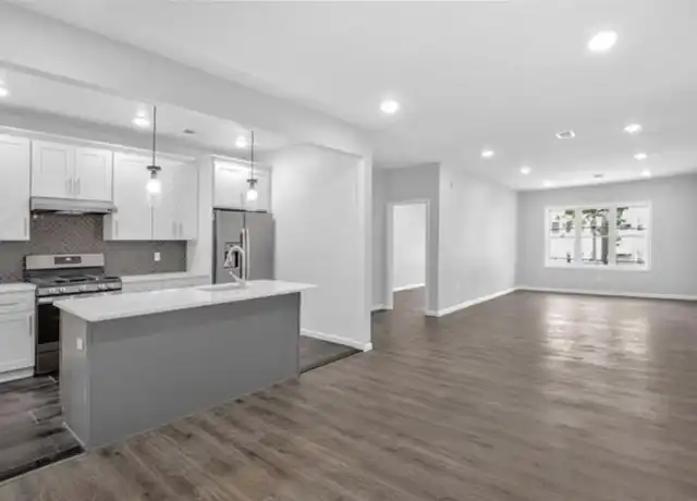 Property at 704 John F. Kennedy Blvd Unit 2, Bayonne, NJ, 07002, 5 beds, 1.5 baths, [object Object]