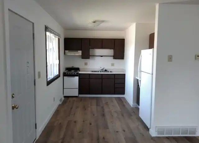 Property at 9 Simonson Blvd Unit 4, Deerfield, WI, 53531, 2 beds, 1 bath, [object Object]