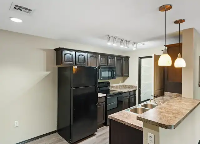 Property at The Plaza of Webb City - 1715 Redwood Dr, Webb City, MO, 64870, 1 bed, 1 bath, [object Object]