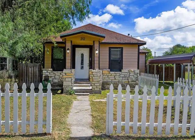 Property at 212 Hugh St, Sinton, TX, 78387, 3 beds, 2 baths, [object Object]