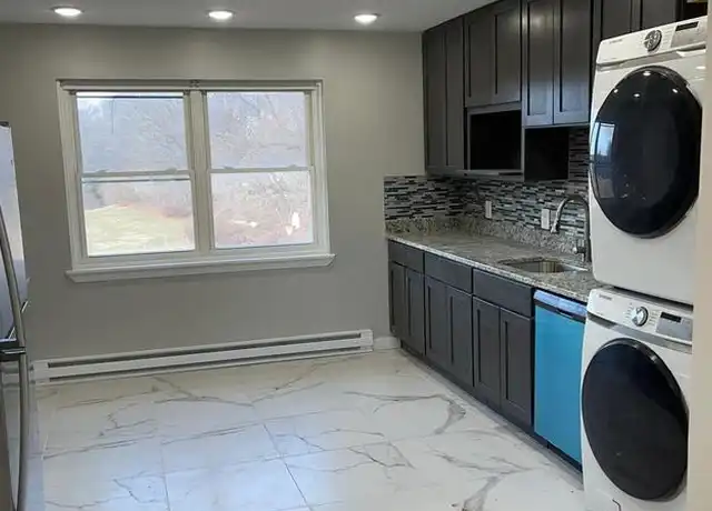 Property at 22 Sutton Pl, Groton, CT, 06340, 2 beds, 1 bath, [object Object]
