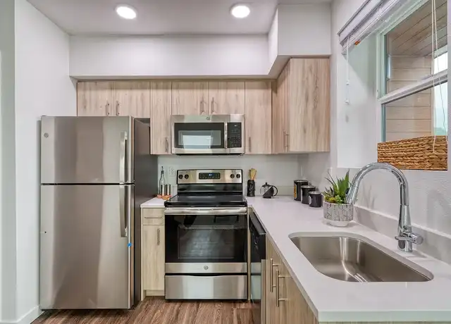 Property at 1834 Apartments - 1834 NW 25th Ave, Portland, OR, 97210, 2 beds, 1 bath, [object Object]