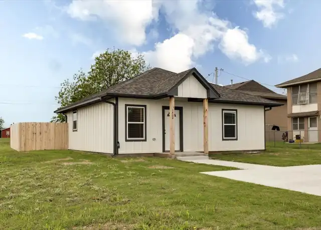 Property at 1402 SW Wisconsin Ave, Lawton, OK, 73501, 2 beds, 2 baths, [object Object]