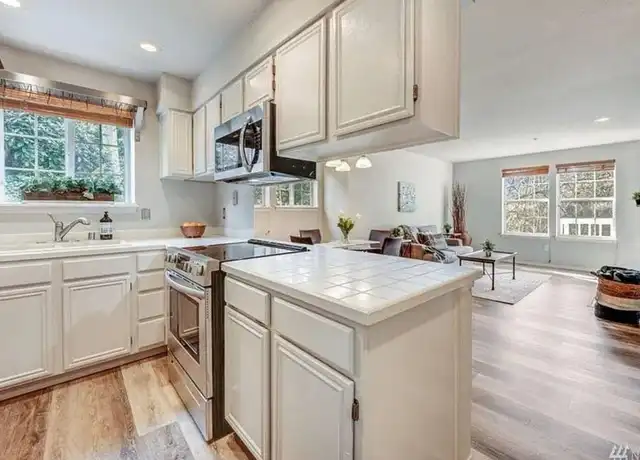 Property at 2600 118th Ave SE Unit 4-101, Bellevue, WA, 98005, 2 beds, 2 baths, [object Object]