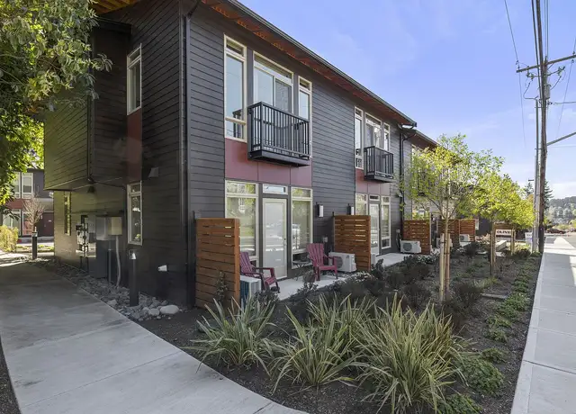 Photo of 590 Madison Ave N, Bainbridge Island, WA 98110