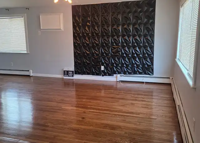 Property at 143-28 184th St Unit 2, Jamaica, NY, 11413, 3 beds, 2 baths, [object Object]