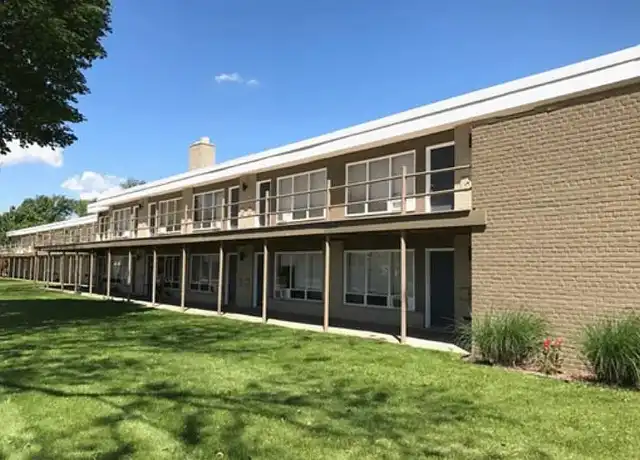 Property at Silverstone Apartments - 5800 Streefkerk Dr, Warren, MI, 48092, 1 bed, 1 bath, [object Object]