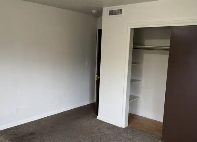 Property at 910 Cherry Dr Unit 3, Dayton, OH, 45406, 3 beds, 1 bath, [object Object]