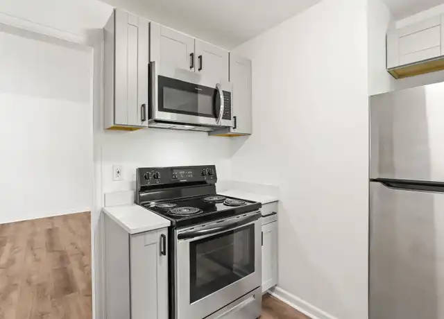 Property at 4831-4841 E Burnside St Unit 12, Portland, OR, 97215, 3 beds, 1 bath, [object Object]