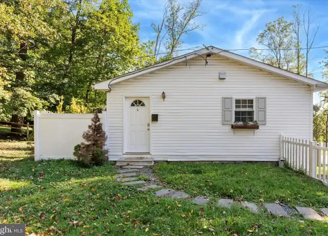 Property at 35 Benburb Rd, Phoenixville, PA, 19460, 2 beds, 1 bath, [object Object]