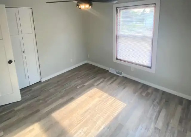 Property at 1376 W Hiawatha Dr, Appleton, WI, 54914, 2 beds, 1.5 baths, [object Object]
