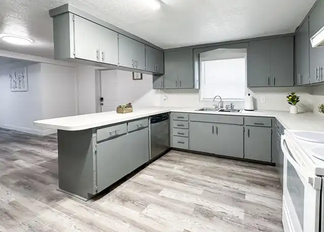 Property at 8702 N Orangeview Ave, Tampa, FL, 33617, 1 bed, 1 bath, [object Object]