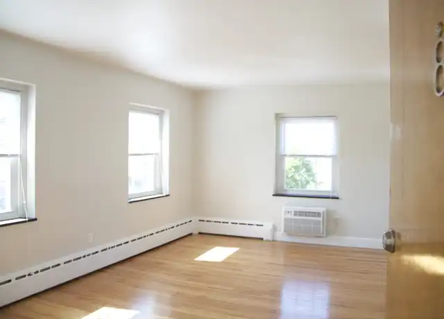 Property at 1015 Warwick Ave Unit 08, Warwick, RI, 02888, 1 bed, 1 bath, [object Object]