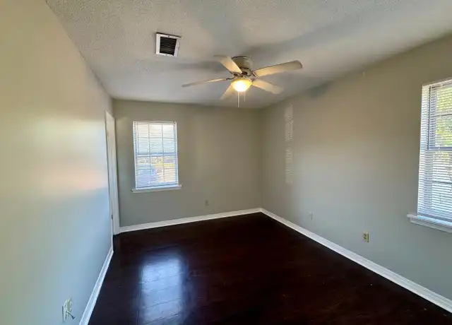 Property at 1975 Darby Dr Unit A-1, Florence, AL, 35630, 2 beds, 1.5 baths, [object Object]
