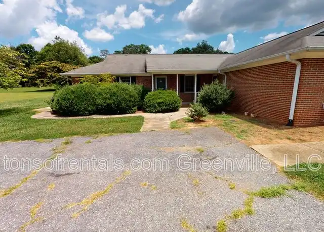 Property at 119 Lacey Ln, Spartanburg, SC, 29301, 2 beds, 2 baths, [object Object]