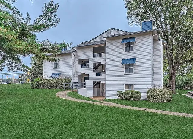 Photo of 1700 Chambers Dr, Matthews, NC 28105