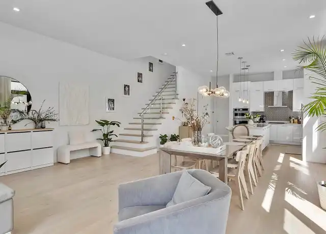 Property at 4440 NW 80th Ave, Doral, FL, 33166, 5 beds, 4 baths, [object Object]