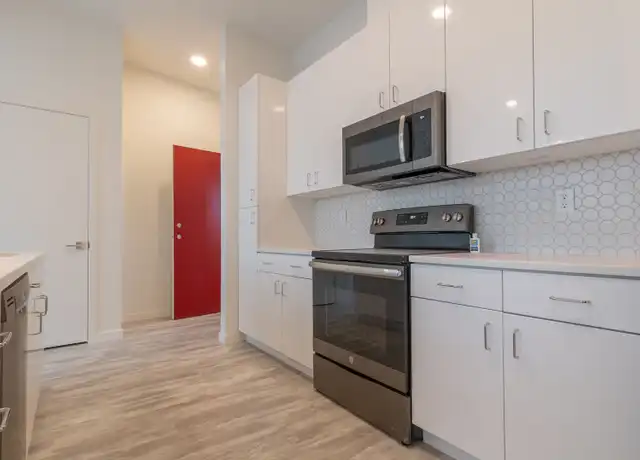 Property at 6011 SE 90th Ave Unit 302, Portland, OR, 97266, 1 bed, 1 bath, [object Object]