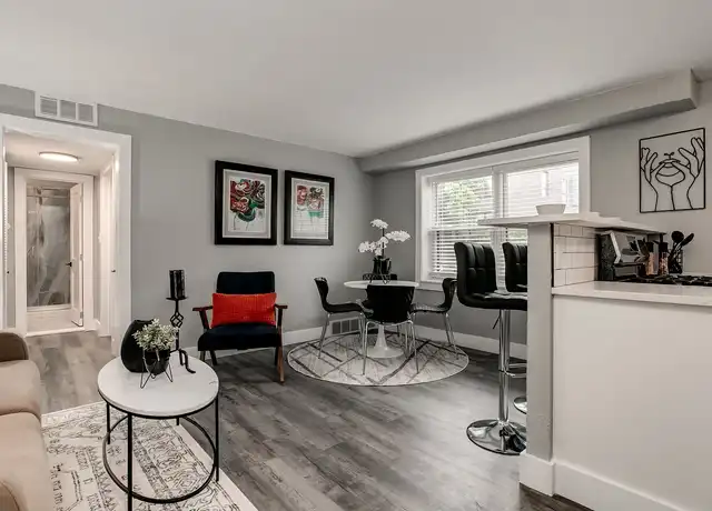 Property at Broadway 46 Apartments - 415 W 46th St, Kansas City, MO, 64112, 1 bed, 1 bath, [object Object]