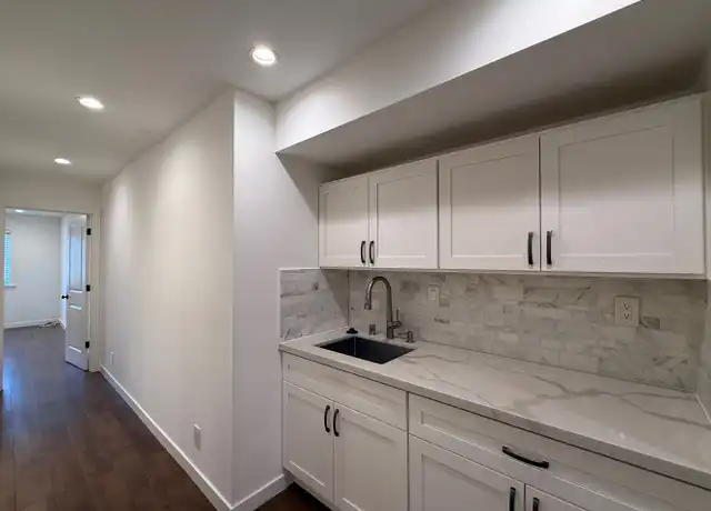 Property at 1052 Jamestown Ave Rm 1, San Francisco, CA, 94124, 1 bed, 1 bath, [object Object]