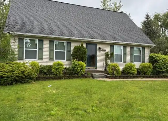 Property at 879 Barren Oaks Dr, Pontiac, MI, 48341, 4 beds, 2 baths, [object Object]