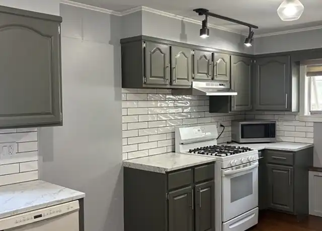 Property at 313 Pleasant St Unit 2, New Bedford, MA, 02740, 3 beds, 1 bath, [object Object]