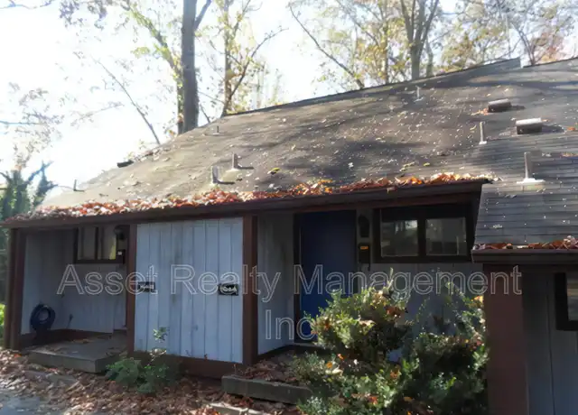 Property at 102 Walnut Ln, Oak Ridge, TN, 37830, 2 beds, 1.5 baths, [object Object]