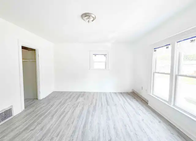 Property at 836 E Shiawassee St, Lansing, MI, 48912, 1 bed, 1 bath, [object Object]
