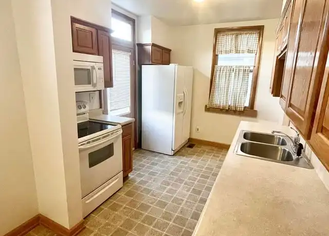 Property at 308-310 S 12th St Unit 308 S 12th, Quincy, IL, 62301, 2 beds, 1 bath, [object Object]