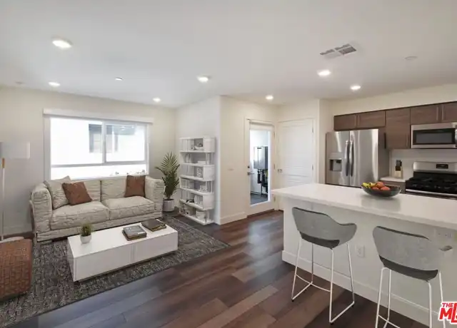 Property at 3667 Mentone Ave Unit 3, Los Angeles, CA, 90034, 1 bed, 1 bath, [object Object]