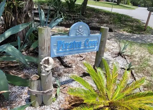 Property at 701 SE 9th Cir N, Crystal River, FL, 34429, 2 beds, 1 bath, [object Object]