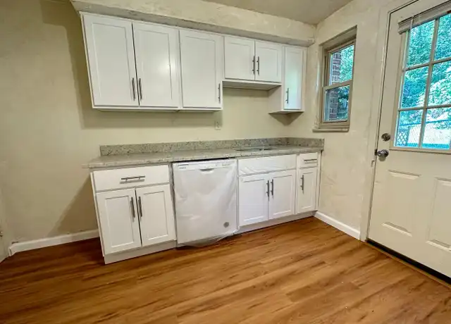 Property at 920 Sleepy Hollow Rd Unit 920, Castle Shannon, PA, 15234, 3 beds, 1 bath, [object Object]