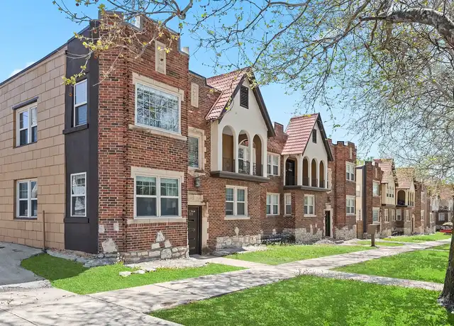 Property at Roanoke Apartments - 4311 Roanoke Pkwy, Kansas City, MO, 64111, 2 beds, 1 bath, [object Object]