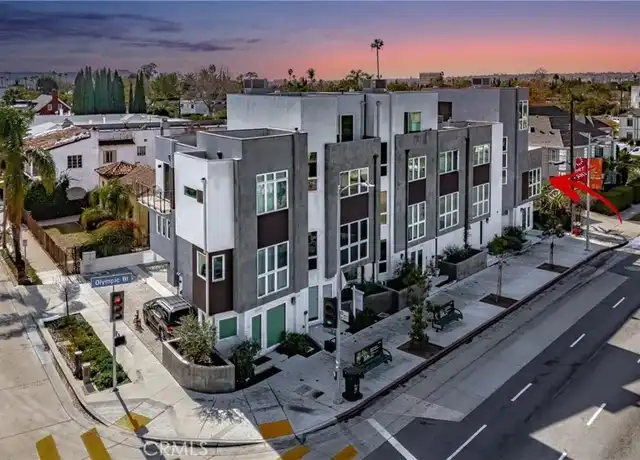 Property at 5508 W Olympic Blvd, Los Angeles, CA, 90036, 2 beds, 2.5 baths, [object Object]