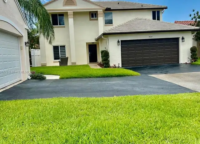 Property at 9537 NW 9th Ct, Plantation, FL, 33324, 4 beds, 2.5 baths, [object Object]