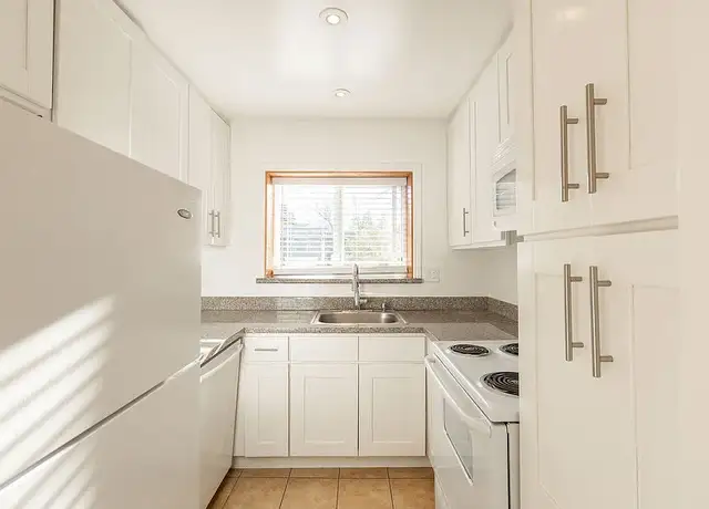 Photo of 908 Middle Ave, Menlo Park, CA 94025