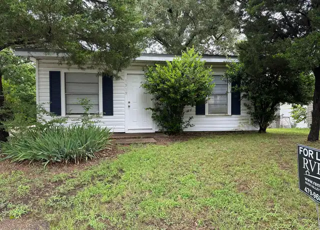 Property at 1319 S Houston Ave, Russellville, AR, 72801, 2 beds, 1 bath, [object Object]