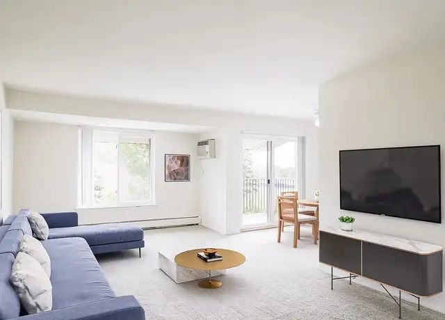 Photo of 1981 Pauline Blvd, Ann Arbor, MI 48103