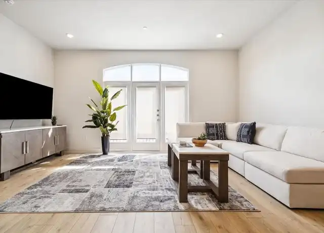 Property at Columbus Street 1112 - Columbus St Unit 1039042P, Houston, TX, 77019, 1-2 bed, 1-2 bath, [object Object]