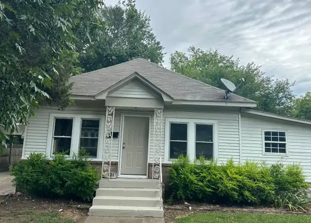 Property at 421 S 8th St, Van Buren, AR, 72956, 4 beds, 2 baths, [object Object]