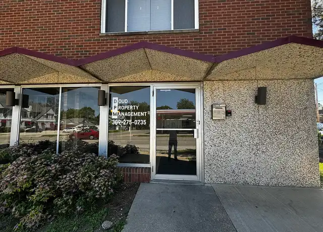 Property at Candlelight Apartments - 909 N Main St, Bloomington, IL, 61701, 1 bed, 1 bath, [object Object]