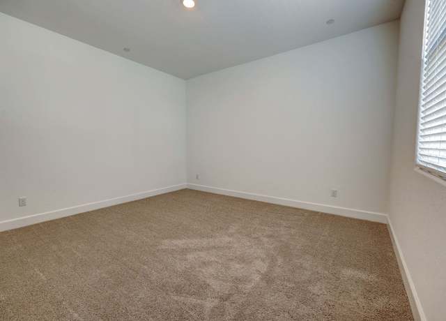 Photo of 915 Blue Oak Ln W, Madera, CA 93636