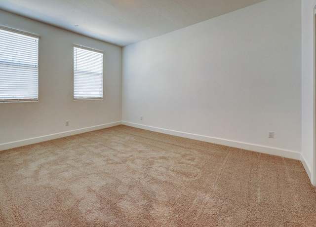 Photo of 915 Blue Oak Ln W, Madera, CA 93636